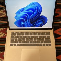 Microsoft Surface Laptop Studio - 14.4" Touchscreen - Intel® Core™ i7 - 16GB Memory - 512GB SSD - Platinum