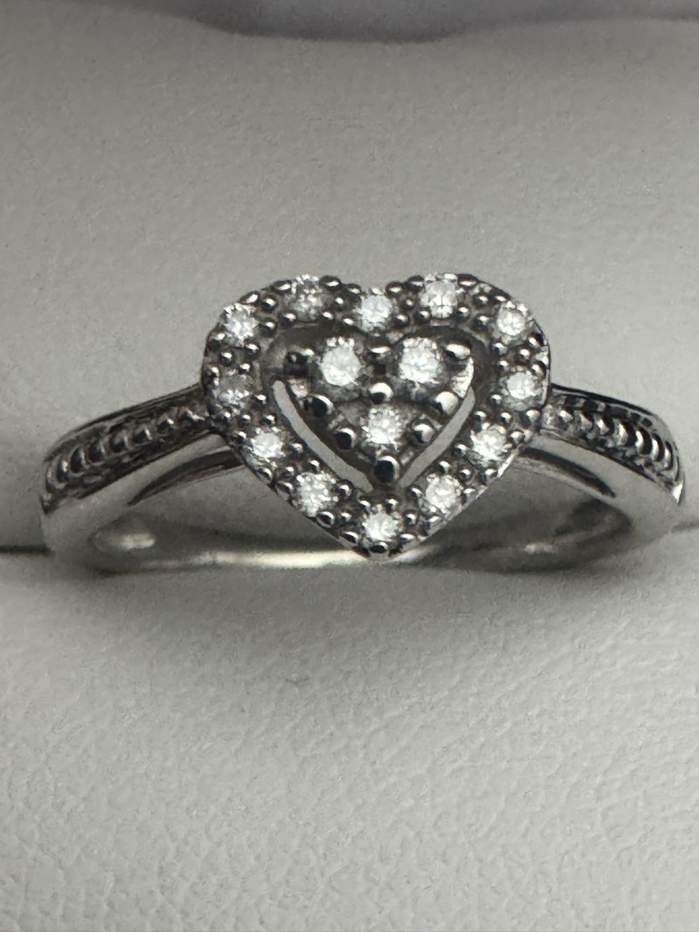 10k White Gold ~1/5CTW Diamond Heart Cluster Halo Ring Size 6.75