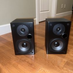 Polkaudio T15 bookshelf speakers