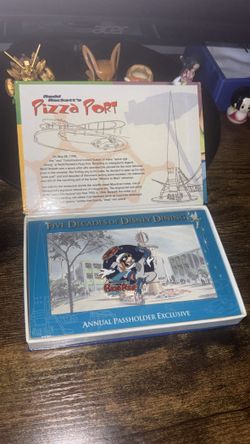 Disneyland Reds Rocketts Pizza Port goofy
