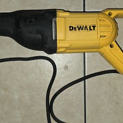 Sawzall  12 AMP (DWE305 )