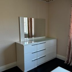 Vanity With Mirror And Spacious Drawer