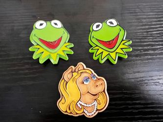MISS PIGGY & KERMIT THE FROG VINTAGE PINS  (3 PINS)
