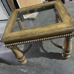 Lonly End Table