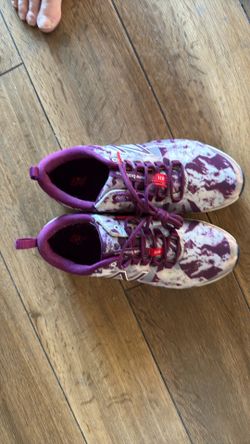 New Balance tennis shoes (size 6 1/2)
