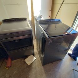 Whirlpool Washer & Gas Dryer