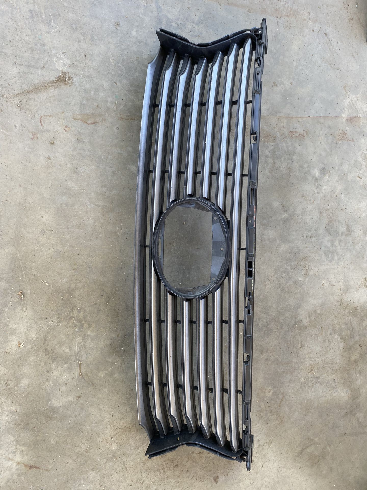 2013-2017 Lexus LS460 Grille
