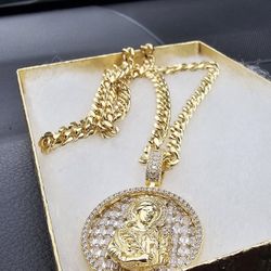 I Deliver I ship 14k gold plated Chain and Pendant