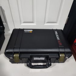 Pelican 1535 With Padded Divider