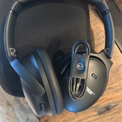 Bose Over-Ear Headphones Mint condition 