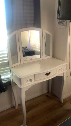 $40 hellokitty antique vanity