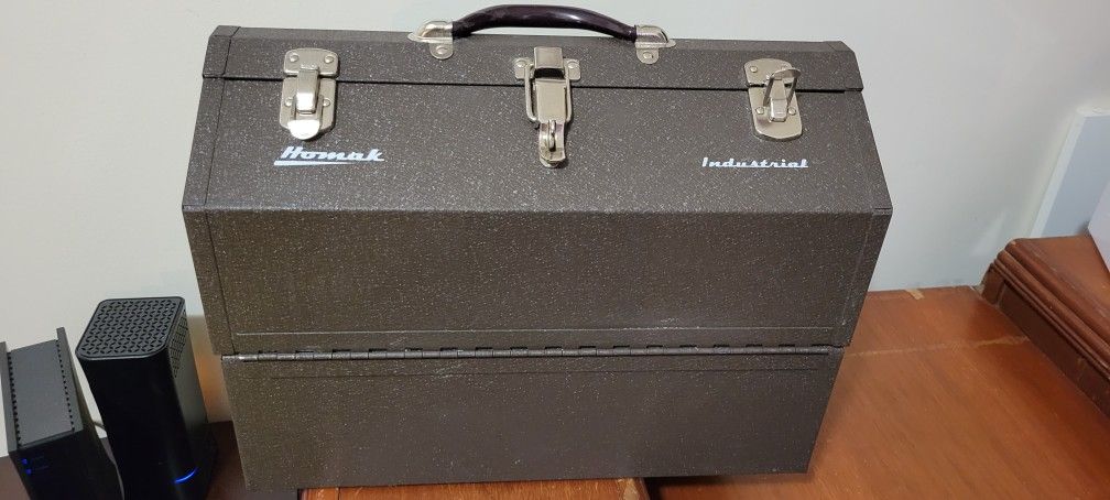 Homak Industrial Cantilever Toolbox 18"