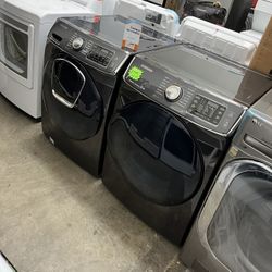 SAMSUNG BLACK STAINLESS STEEL WASHER WITH ADD WASH AND GAS DRYER 