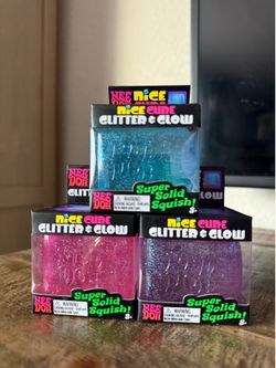 Needoh Glitter & Glow Cube