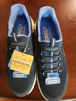 Sketchers Glide-Step Women's Sneakers Size 7.5 .Brand New in box