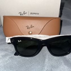 Ray-Ban Wayfarer Meta AI Smart Sunglasses , Like New!