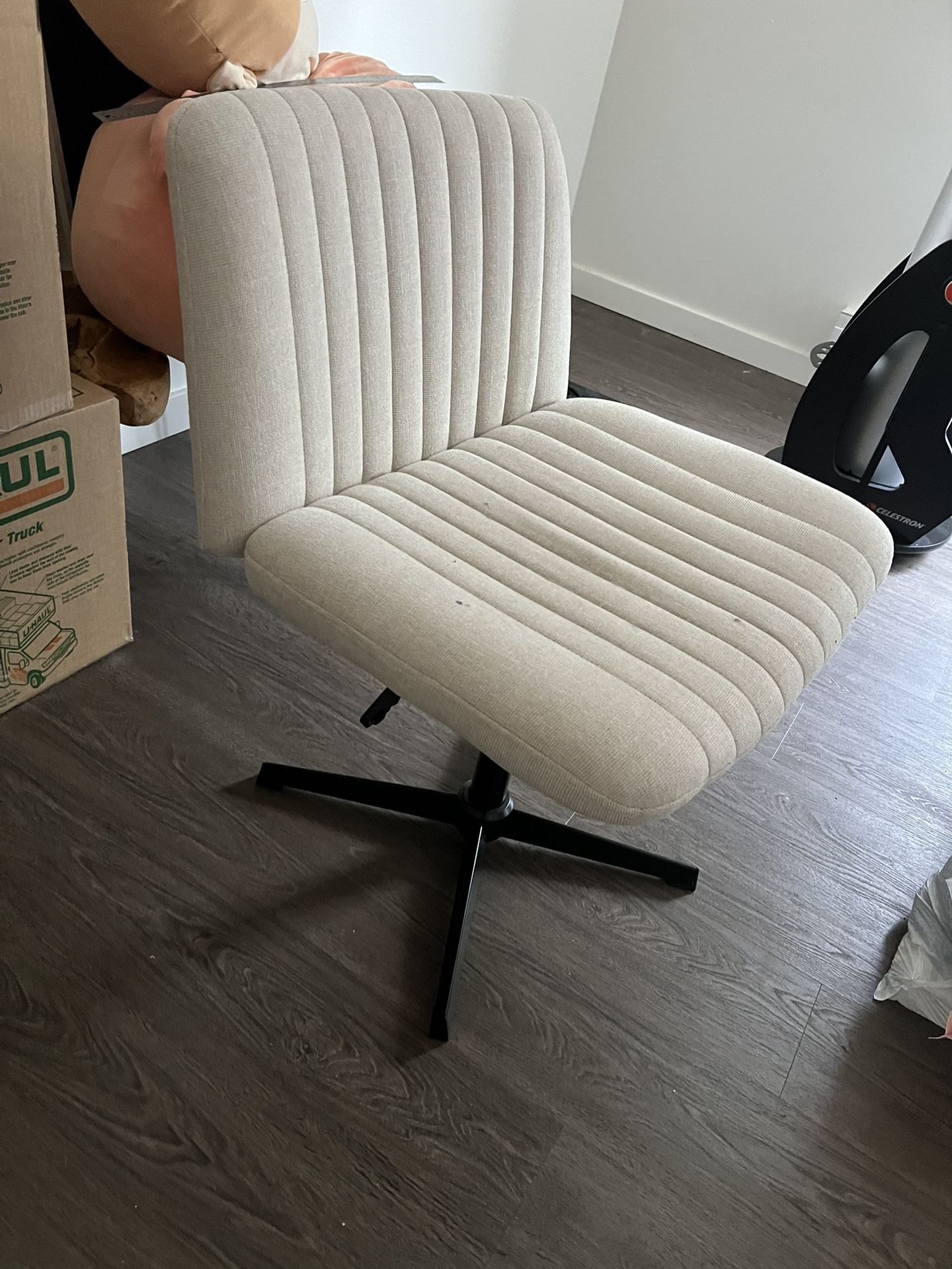 Wide Seat Office Chair