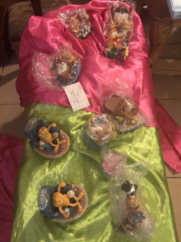 AUTHENTIC COLLECTORS GARFIELD NEVER USED