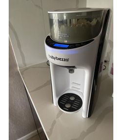BRAND NEW IN THE BOX Baby Brezza Advanced Pro Dispenser 