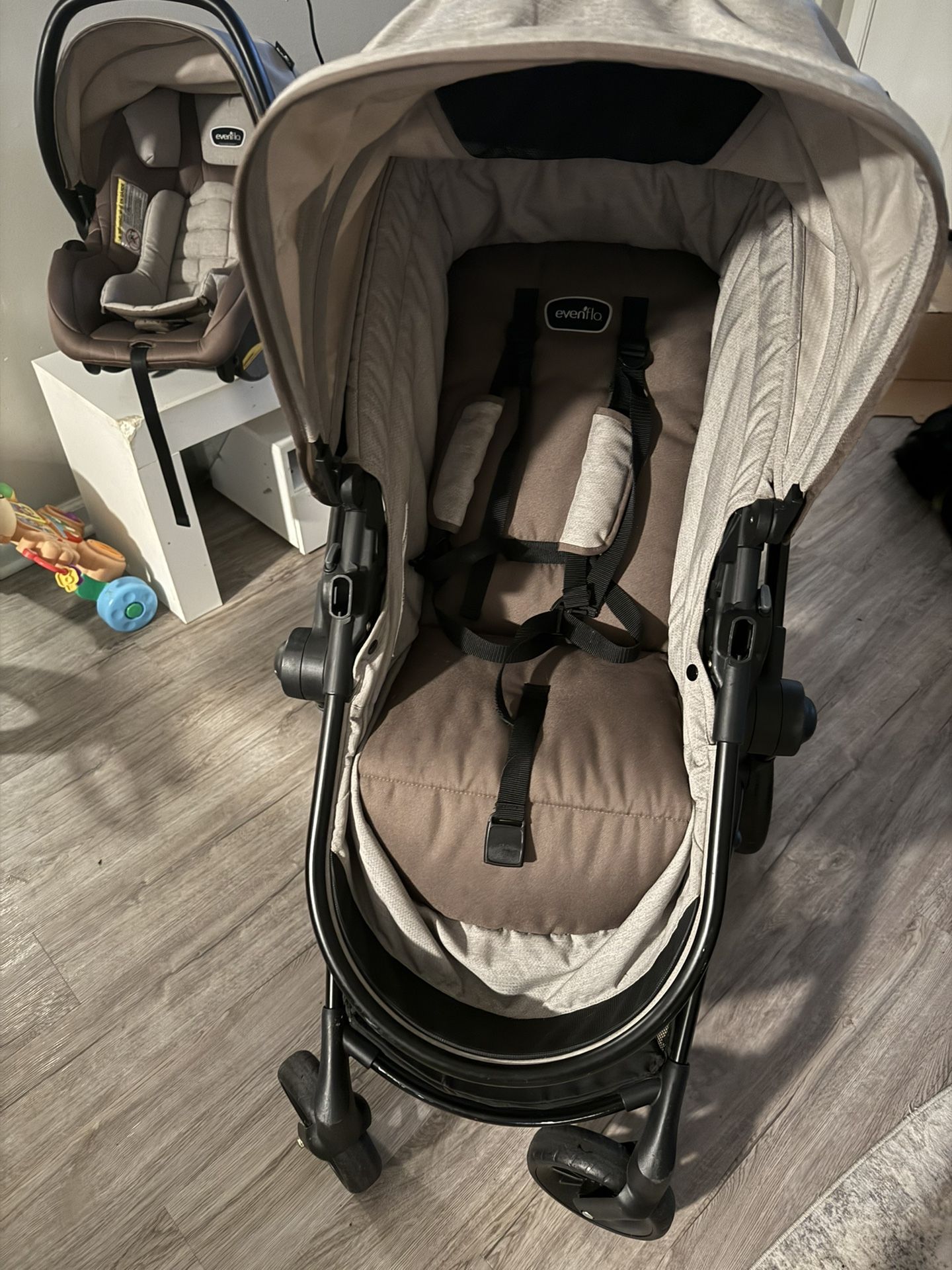 Even Flo Stroller/ Car Seat Combo