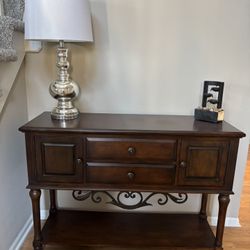 Beautiful Solid Wood Entryway/Console Table – Excellent Condition! 