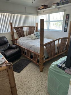 Queen headboard, footboard, and sideboards