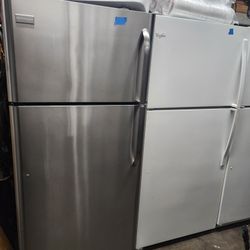 FRIGIDAIRE STAINLESS STEEL FRIDGE 