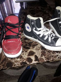 Jordan tennis and CONVERSE the two pair for $ 15 sizes 1 and 1.5