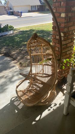 Hanging wicker chair