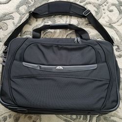 "SAMSONITE" Carry-On Expendable Weekender Siuter with combination lock. 21"×14"×9"