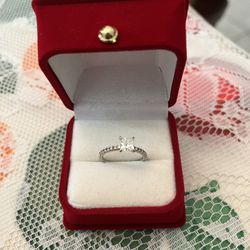 RETAIL $6,358!!  ASKING $1,650💍💍.  NEW VS1 CLARITY DIAMOND ENGAGEMENT RING W/PAPERS.  14KT.  SIZE 6.  SINGLE 3/4 CARAT CENTER.  SAVE $4,800💰💰