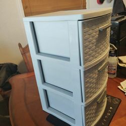 3 - DRAWERS  ( FOR STORAGE).     PICK ⛏️ UP ONLY