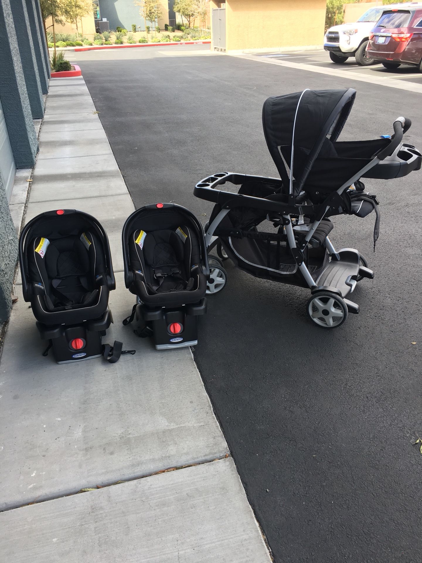 Graco infant car seats & Graco twin stroller