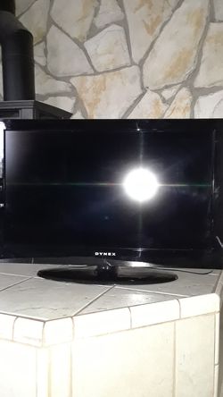 27.5 inch screen w/ remote .Dynex brand