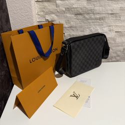 LOUIS VUITTON Bag