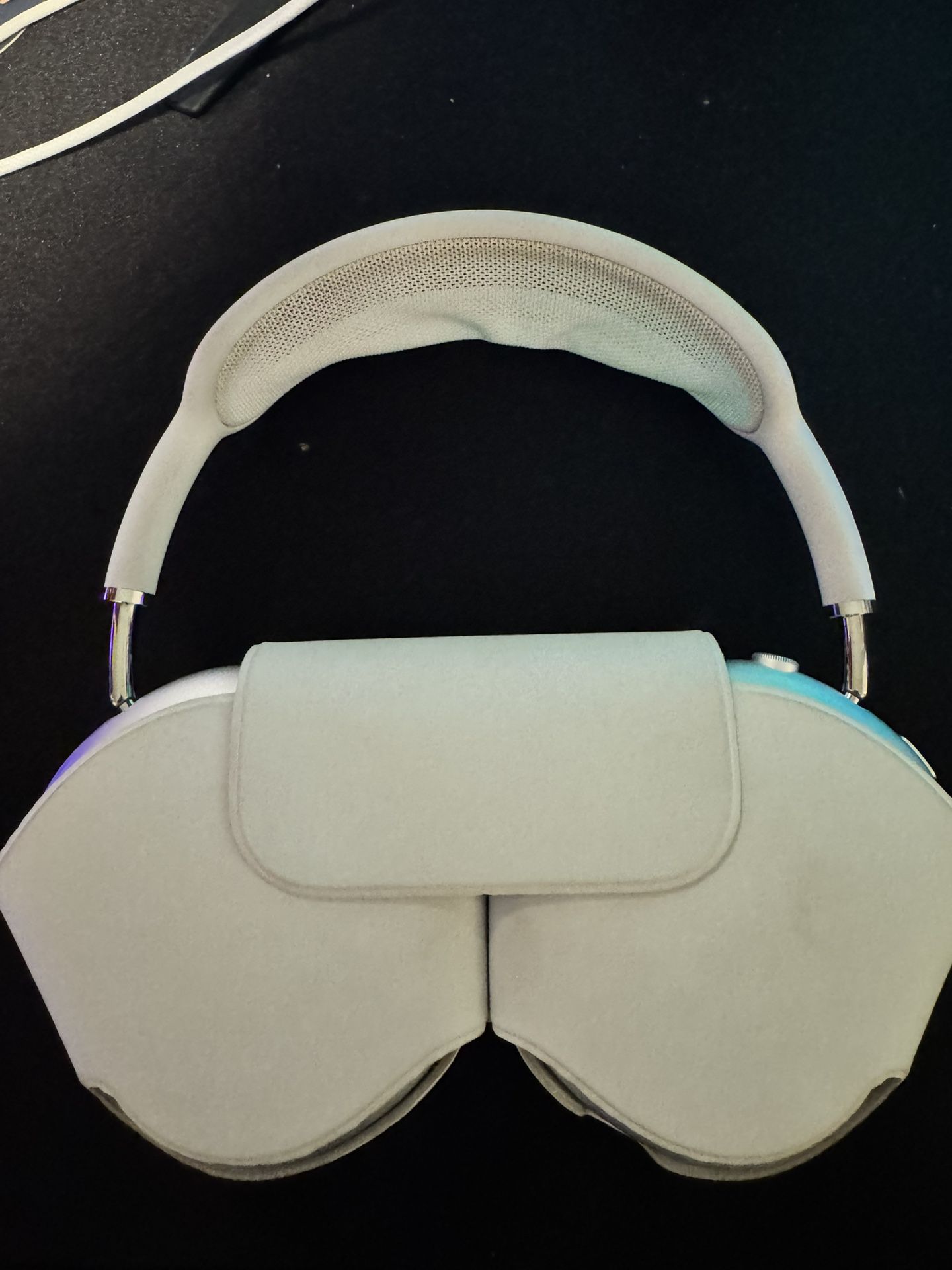 AirPods Max white edition - With Leather Waterfield Designs Case