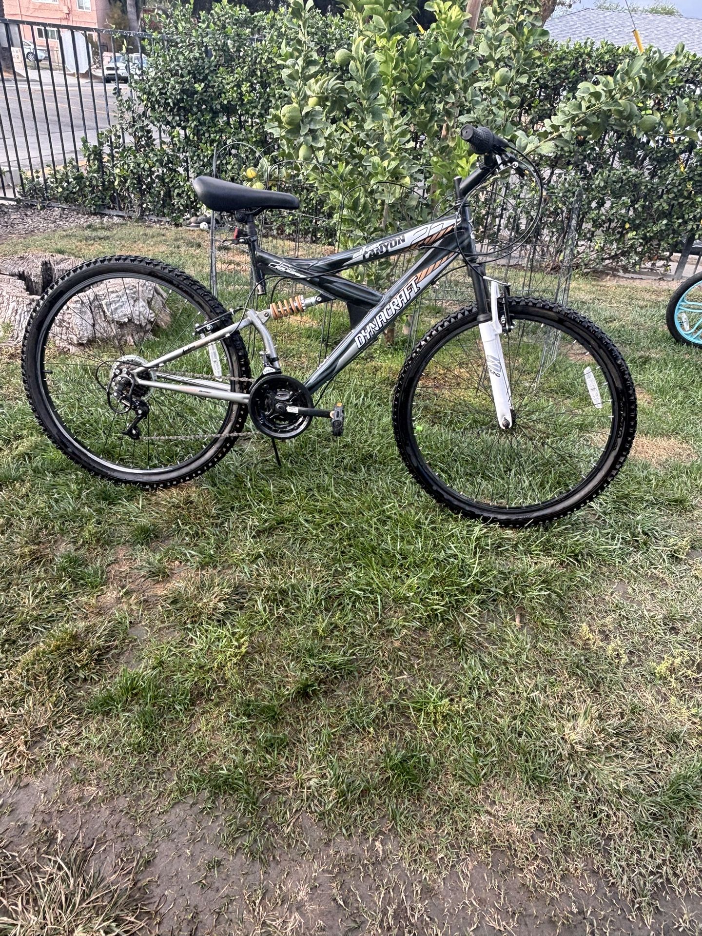 26 INCH MOUNTAIN BIKE