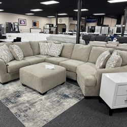 3-PC Fabric Sectional. 🚚WE DELIVER🚚