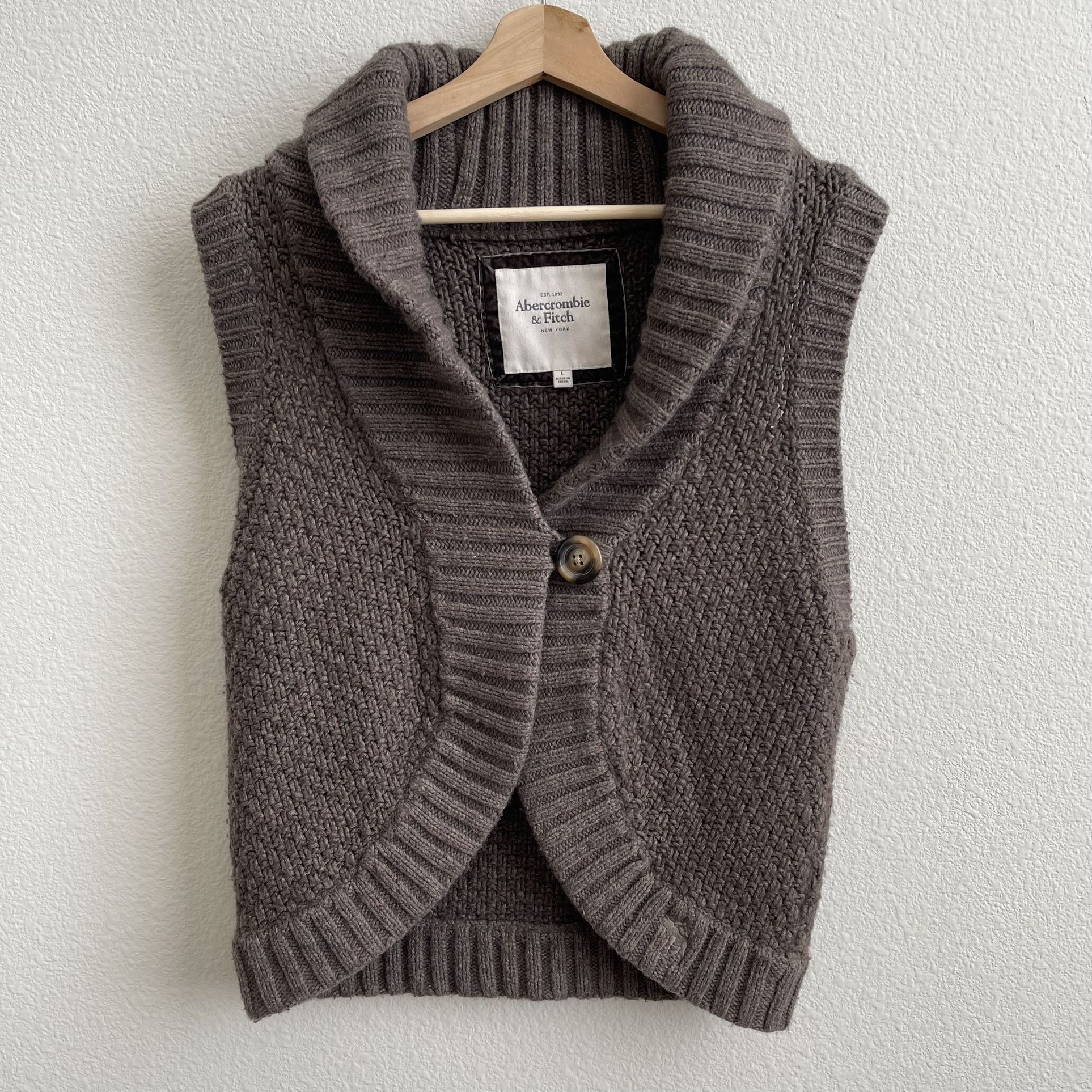 ABERCROMBIE & FITCH Vintage Bella Swan Vibes Brown Sleeveless Sweater Vest