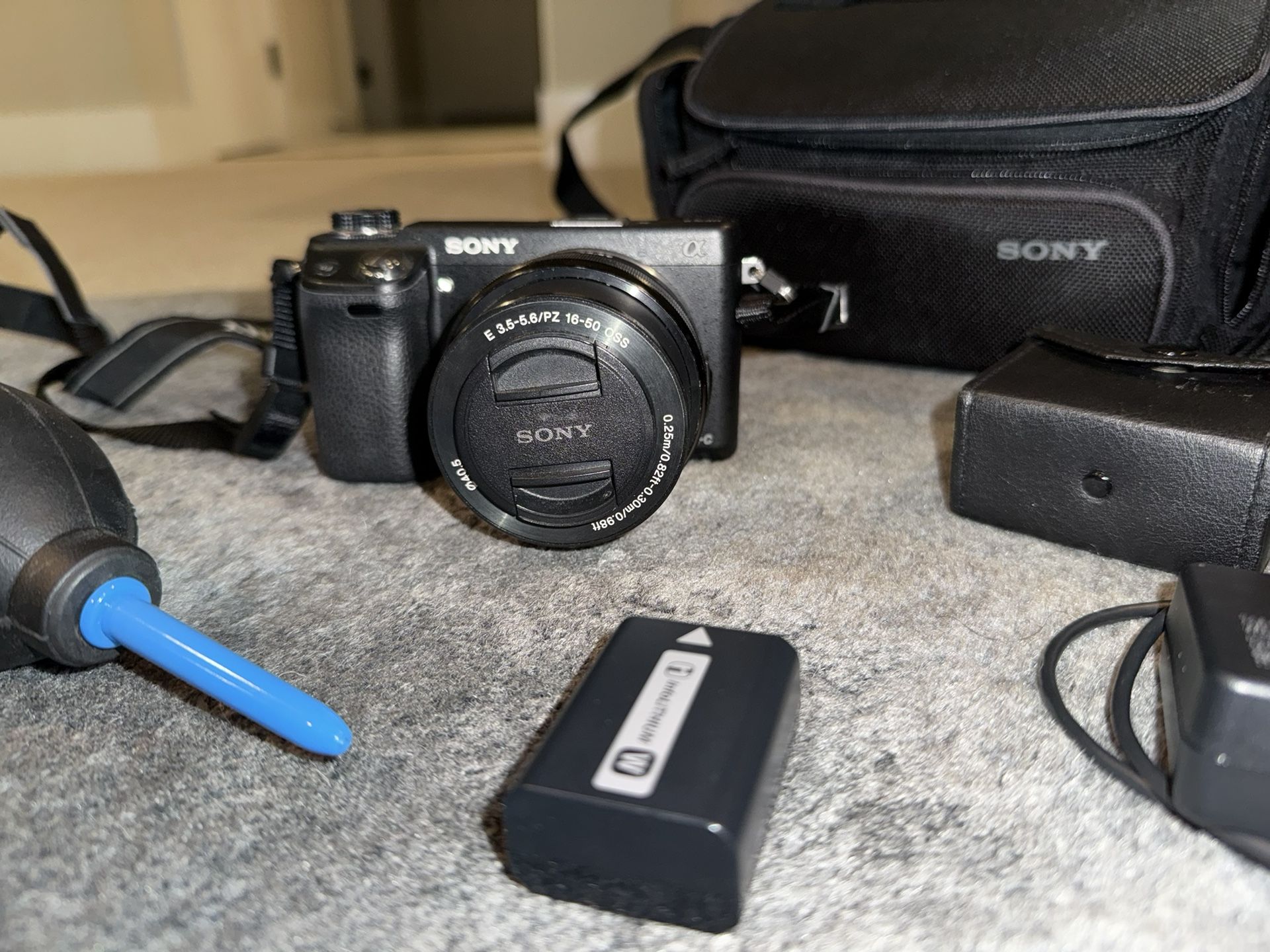 Nex6 Sony Camera With Bag, Accessories, and 32GB card