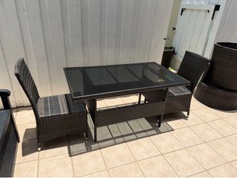 Mesa de patio con 2 sillas