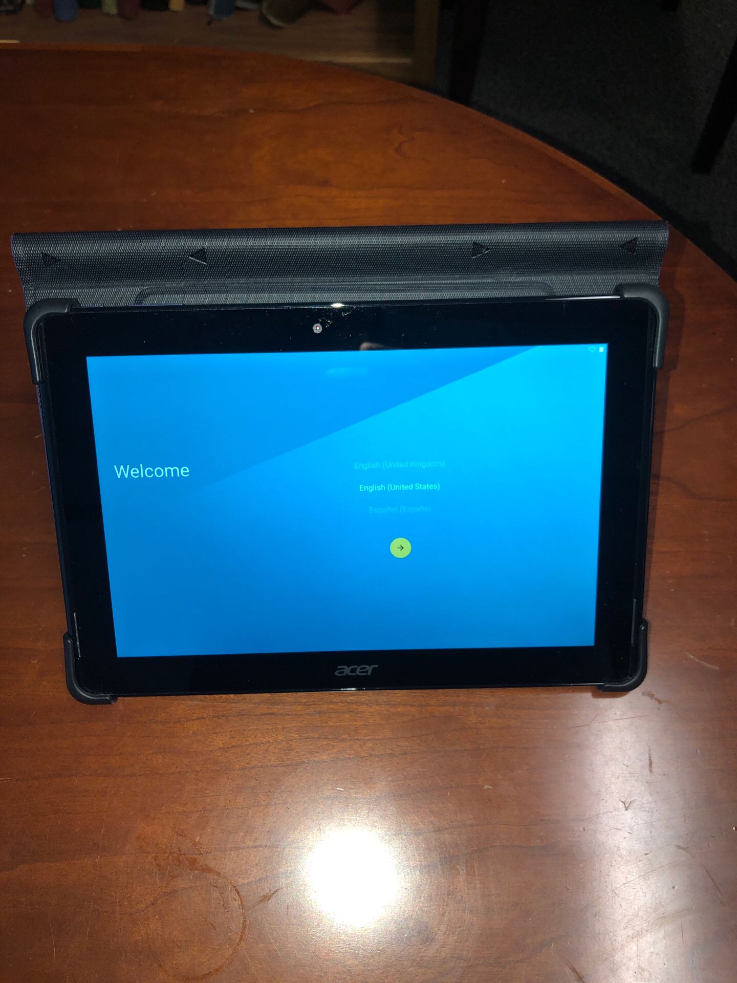 10.1” Acer Tablet with Nice KickStand Case . Like New Iconia A3-A30