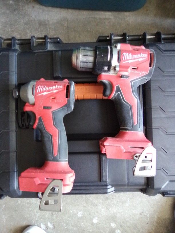 Milwaukee Drill With 1 Battery