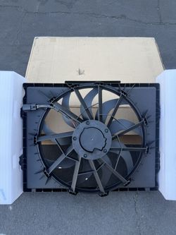 Radiator Cooling Fan Assy w/ Shroud Dodge Ram 1500 2019-2023 3.0L 3.6L 5.7L