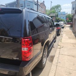 2009 Chevy Suburban  3000