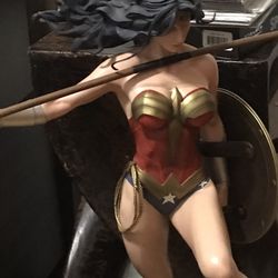 wonder woman statue slideshow collectibles