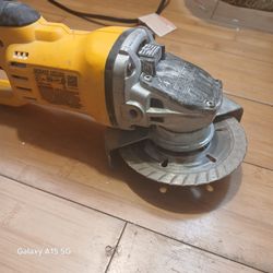 DeWALT Grinder 20V (USED - WORKING CONDITION) 