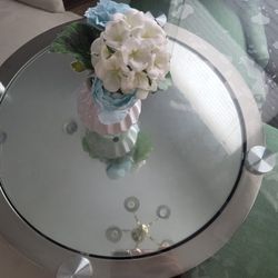 Breakfast Table And 4 Chairs 