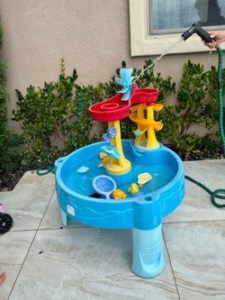 Step2 Summer Showers Splash Tower Water Table for Kids, Outdoor Kids Water Sensory Table