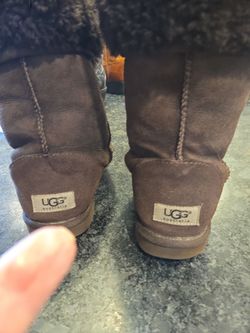 UGGS BOOTS SIZE 8